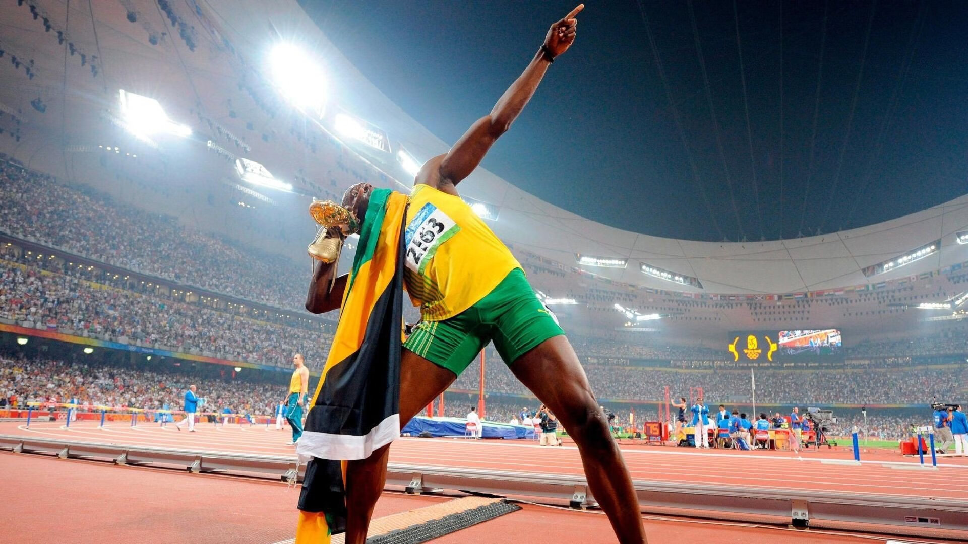 九游官网-西甲门神多次神级扑救，比赛高潮迭起，西甲门将60米吊射